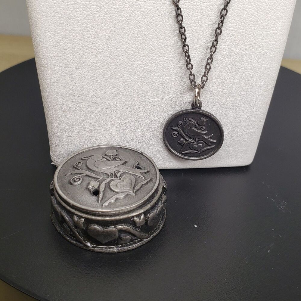 Vintage 1980's Signed Torino Pewter 3 In 1 Necklace Brooch Round Trinket Box - Picture 16 of 16
